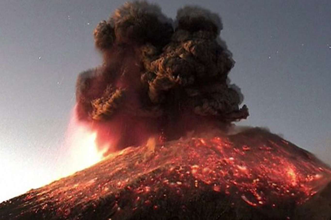 Popocatepetl Yanardağı'nda 2 yeni patlama